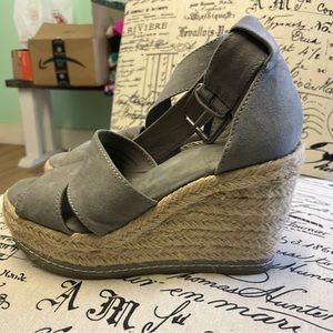 Grey wedges